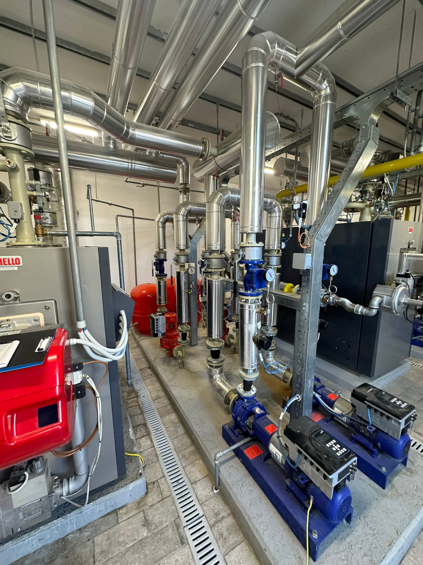 Impianti elettrici completi, impianti aria e soluzioni chiavi in mano — Cantieri in tutta Italia (foto 3)