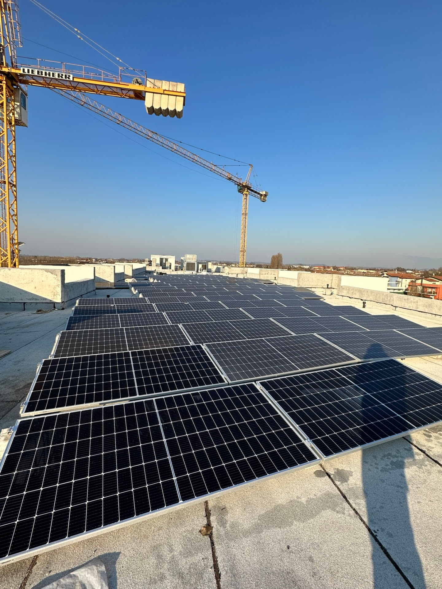 Fotovoltaico, impianti ibridi, idro-termo-sanitari e manutenzione programmata — Cantieri in tutta Italia (foto 1)