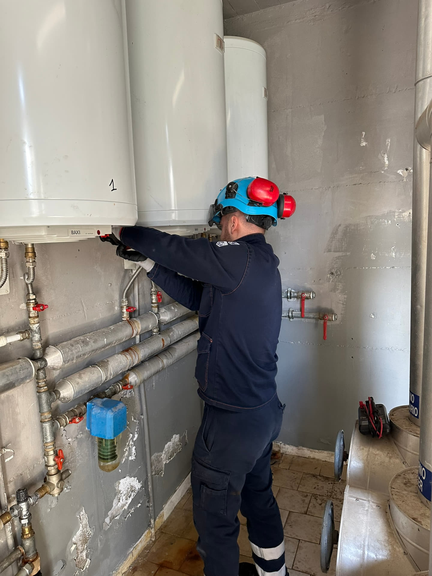 Fotovoltaico, impianti ibridi, idro-termo-sanitari e manutenzione programmata — Cantieri in tutta Italia (foto 3)